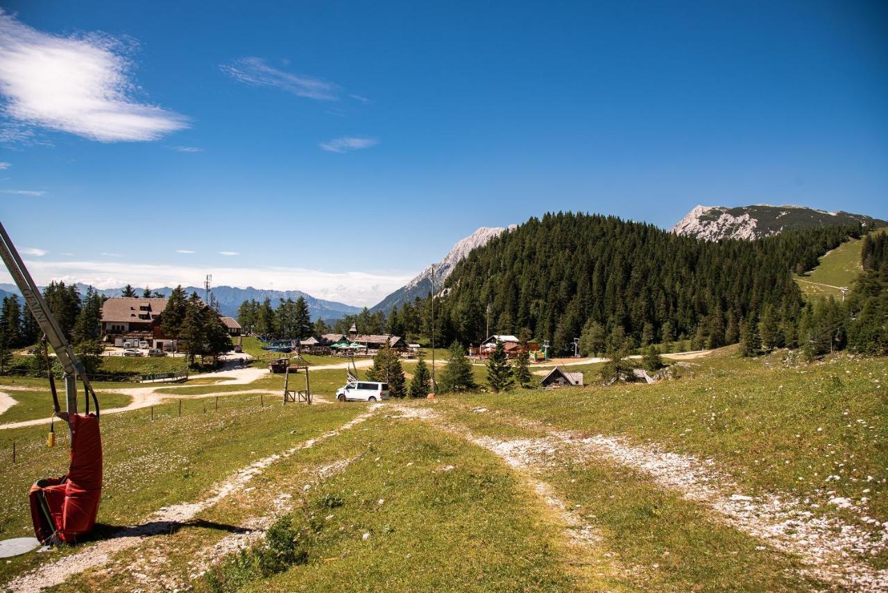 Apartments Zvoh, Krvavec, Ski-In, Ski-Out Cerklje na Gorenjskem Exterior photo